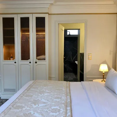 Mayfair Paris