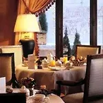 Mayfair Szálloda 4*