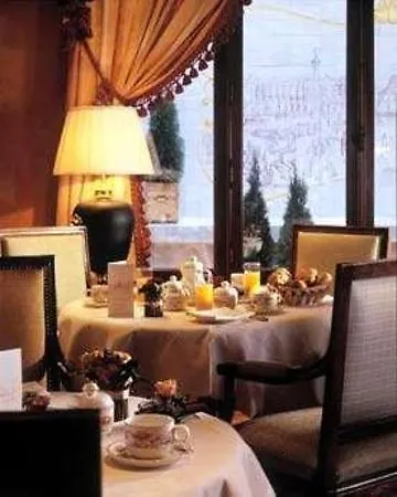 Mayfair Отель 4*