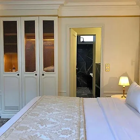 Mayfair 4*