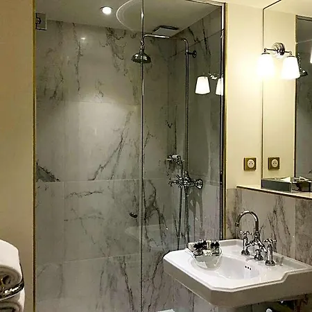 Mayfair 4*