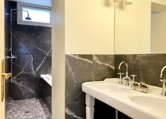 메이페어 호텔 4*