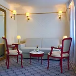 Mayfair 4*